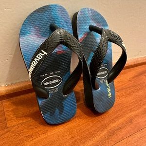 NWOT Havaianas kids sandals flip flops 9C black and blue - unisex